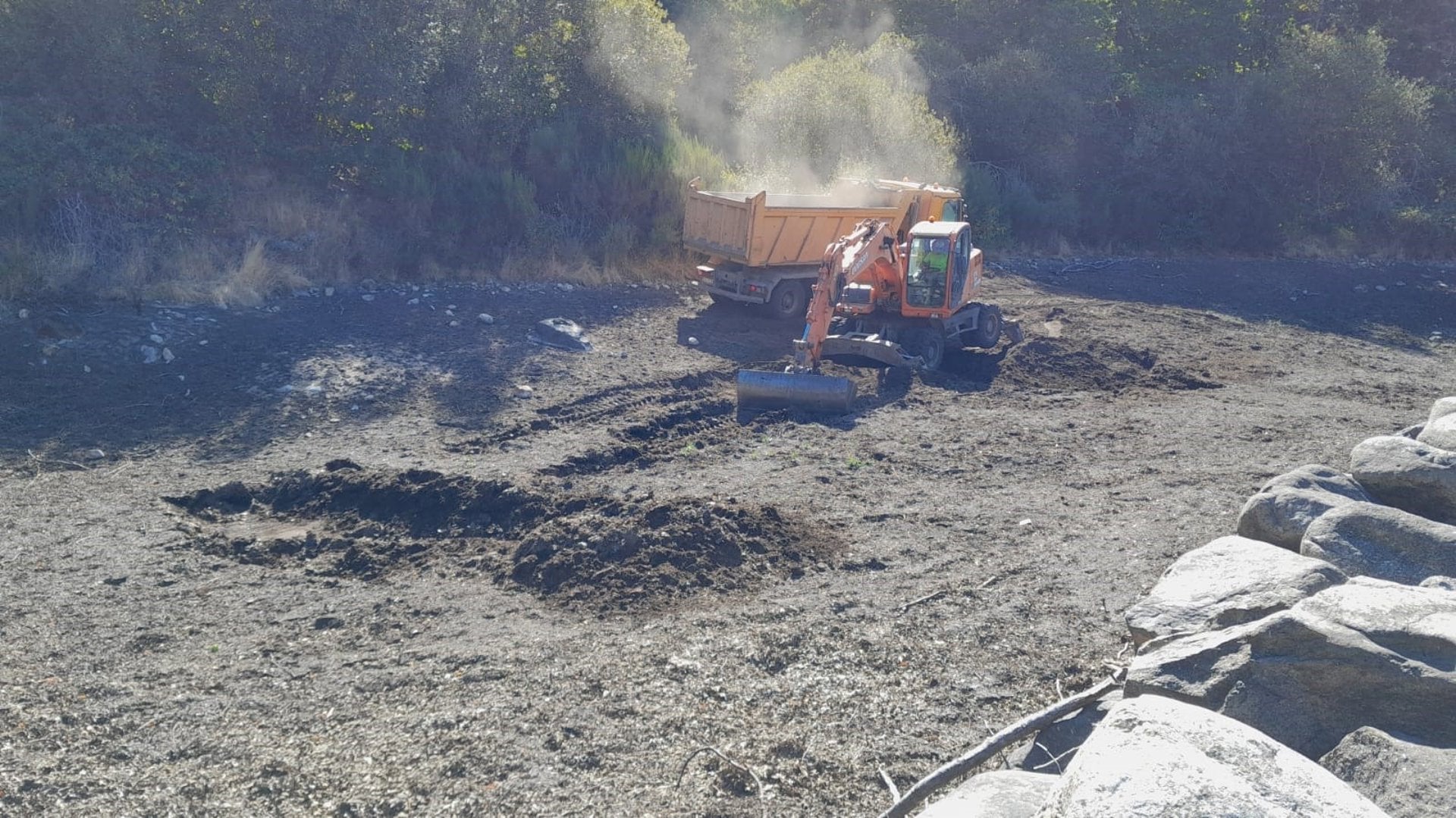 La CHT trabaja en restaurar las zonas dañadas por los incendios en Cáceres, con 34.322 hectáreas en la demarcación La CHT trabaja en restaurar las zonas dañadas por los incendios en Cáceres, con 34.322 hectáreas en la demarcación