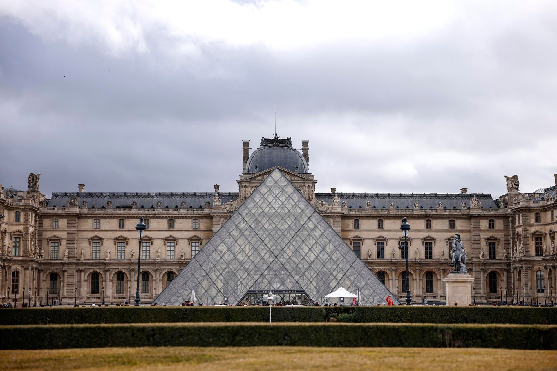 La hora rándom: El robo en el Louvre