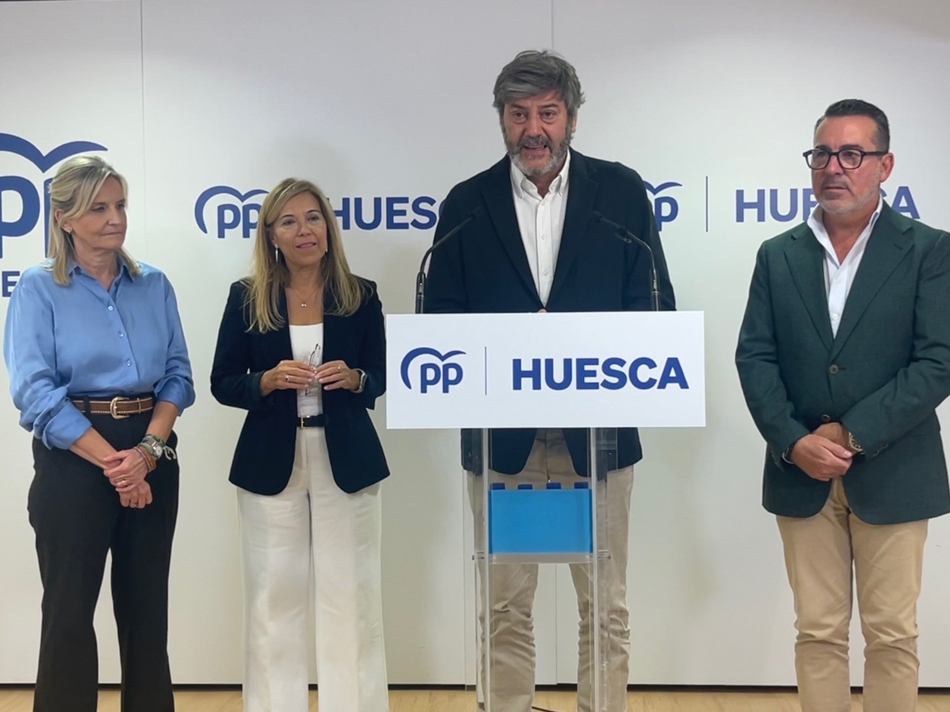 El PP acusa al PSOE de abandonar Huesca ante el recorte del transporte estatal El PP acusa al PSOE de abandonar Huesca ante el recorte del transporte estatal