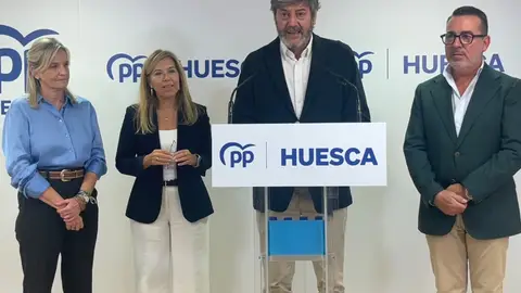 El PP acusa al PSOE de abandonar Huesca ante el recorte del transporte estatal El PP acusa al PSOE de abandonar Huesca ante el recorte del transporte estatal