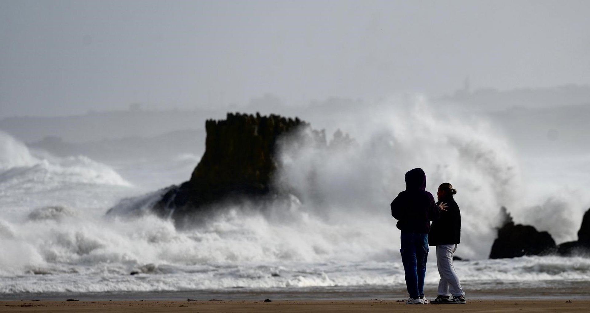 El 112 recibe más 350 llamadas y gestiona más de 150 incidencias relacionadas con el fuerte viento en Cantabria El 112 recibe más 350 llamadas y gestiona más de 150 incidencias relacionadas con el fuerte viento en Cantabria