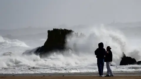 Temporal de viento y olas en Cantabria Temporal de viento y olas en Cantabria Santander