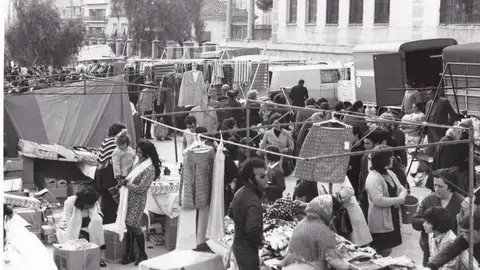 Foto antigua del mercadillo de Campoamor Foto antigua del mercadillo de Campoamor