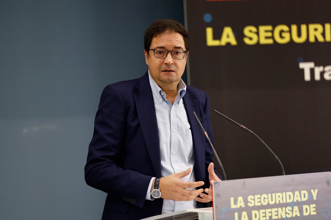 Óscar López advierte a Junts: "Deben elegir entre la España del NODO o la España moderna" Óscar López advierte a Junts: "Deben elegir entre la España del NODO o la España moderna"