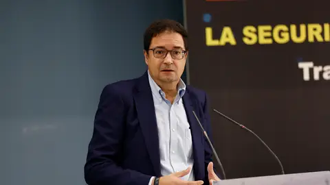 Óscar López advierte a Junts: "Deben elegir entre la España del NODO o la España moderna" Óscar López advierte a Junts: "Deben elegir entre la España del NODO o la España moderna"