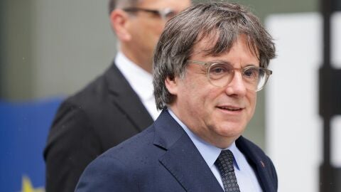 Fotograf&iacute;a de archivo del expresidente de la Generalitat de Catalu&ntilde;a, Carles Puigdemont (d), en Bruselas.