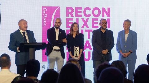 Entrega del premio del MUVIM a la Biblioteca de Algemes&iacute;