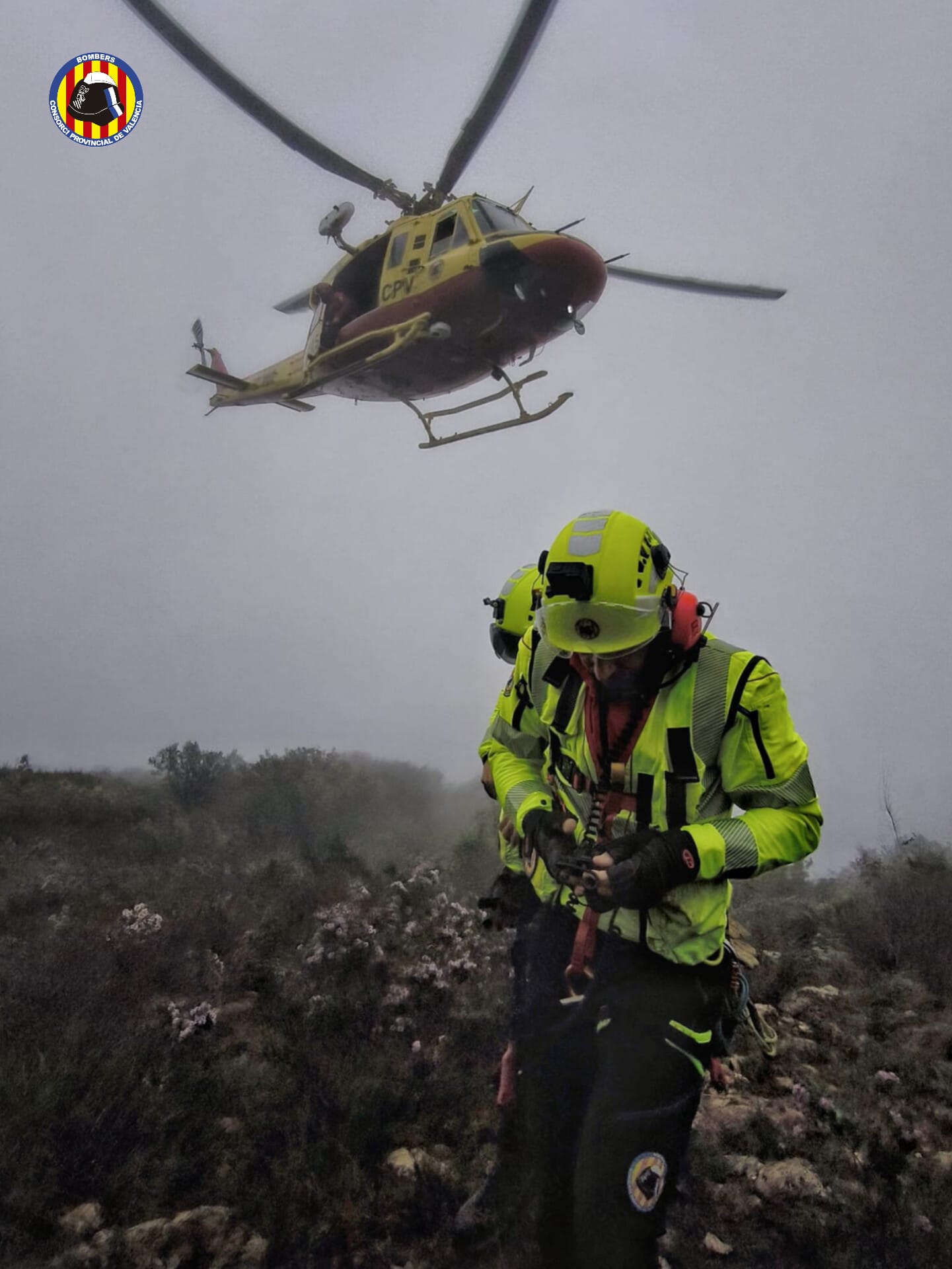 El helicóptero de los bomberos actúa en dos rescates durante el fin de semana El helicóptero de los bomberos actúa en dos rescates durante el fin de semana
