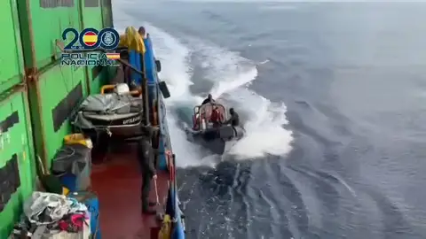 Los GEO interceptan 4.000 kilos de cocaína en un carguero frente a Canarias Los GEO interceptan 4.000 kilos de cocaína en un carguero frente a Canarias