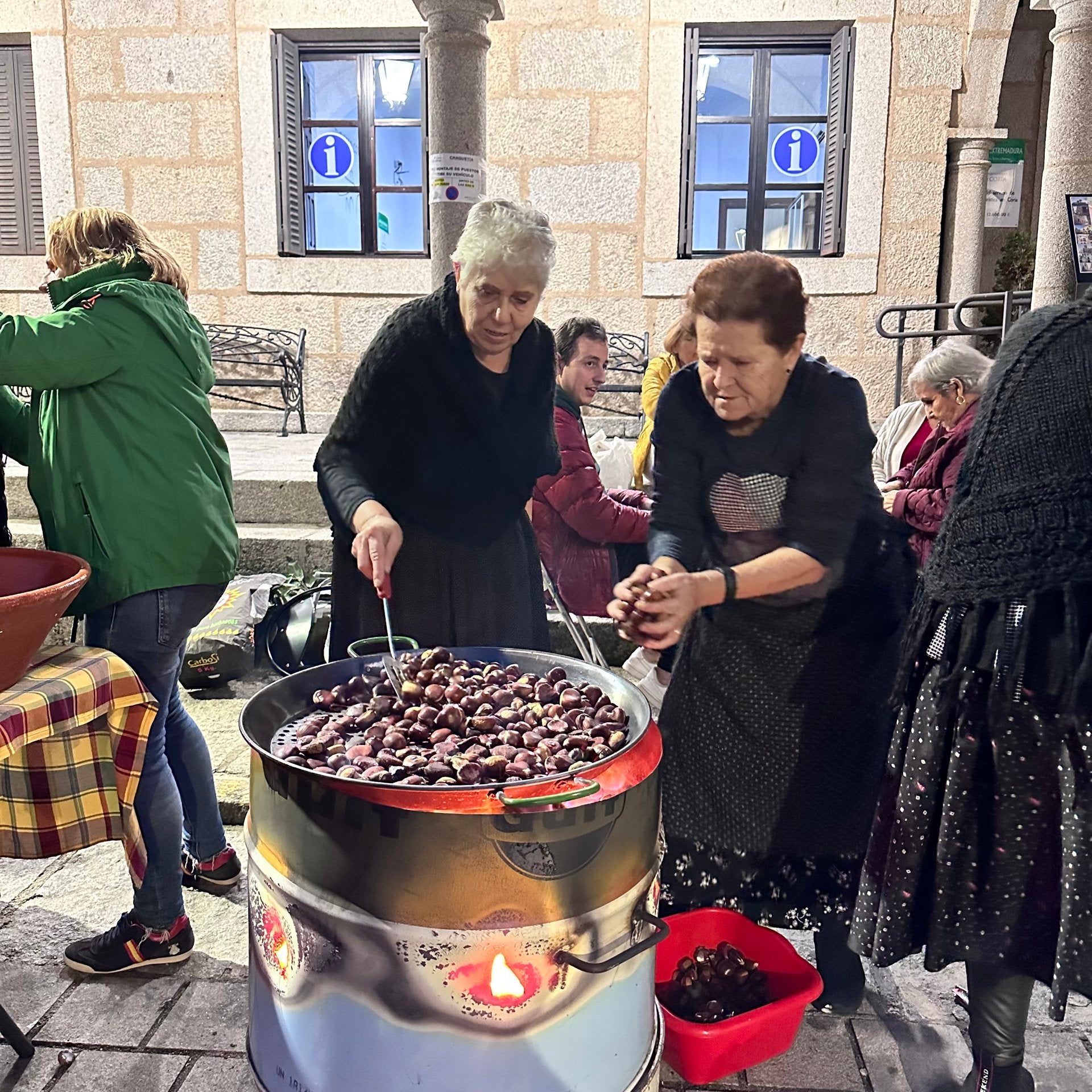 Las castañas asadas regresarán a Coria el 31 de octubre en el IV Festival de la Chaquetía Las castañas asadas regresarán a Coria el 31 de octubre en el IV Festival de la Chaquetía