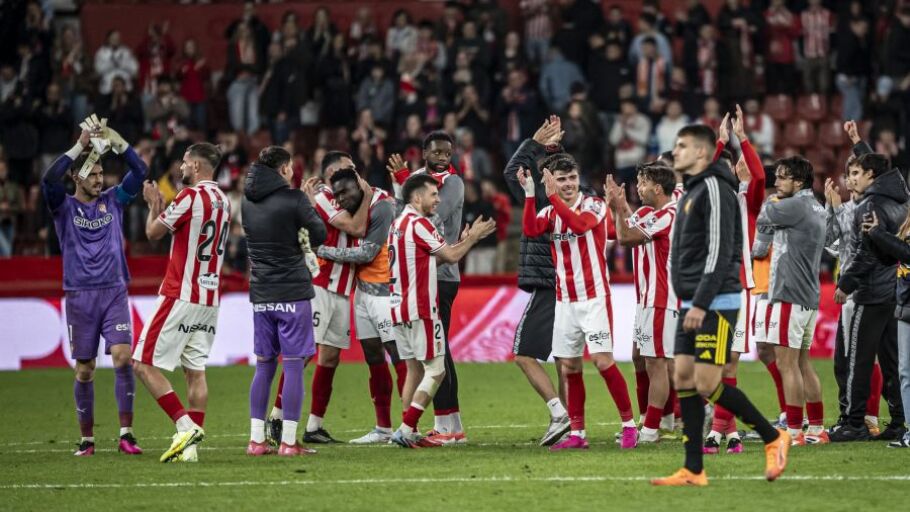 El equipo celebra la victoria ante el Zaragoza