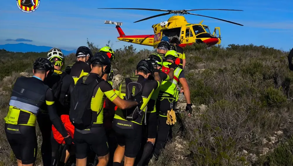 Rescate del ciclista herido en Llombai Rescate del ciclista herido en Llombai