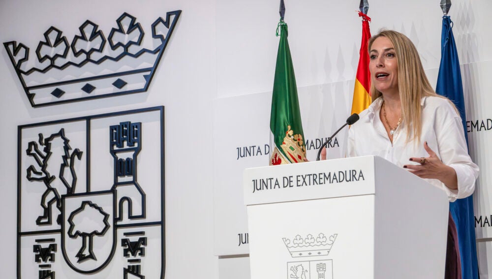 La presidenta de la Junta de Extremadura, María Guardiola,