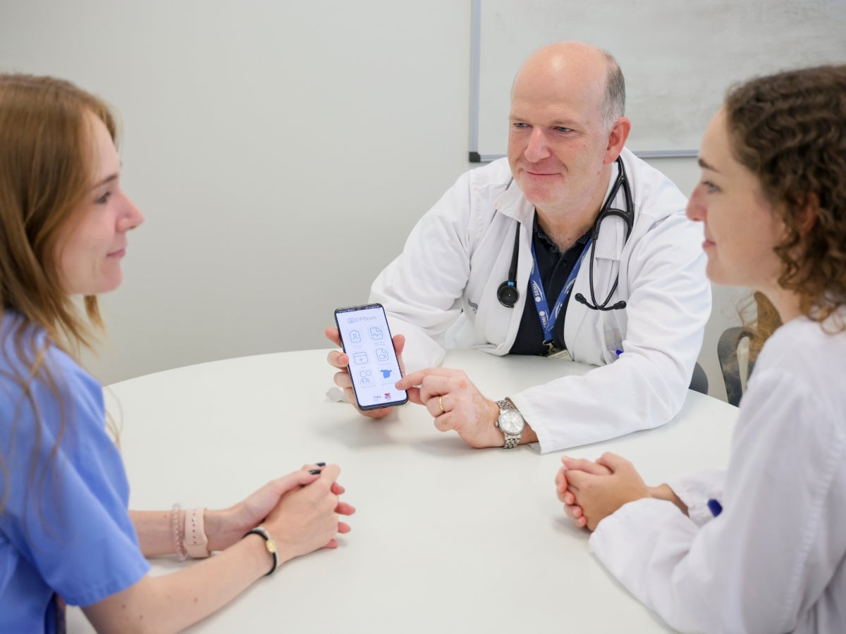 Investigadores de la UMH de Elche desarrollan una app que facilita a personas con inmunodeficiencias autogestionar su enfermedad Investigadores de la UMH de Elche desarrollan una app que facilita a personas con inmunodeficiencias autogestionar su enfermedad