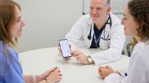 Investigadores de la UMH de Elche desarrollan una app que facilita a personas con inmunodeficiencias autogestionar su enfermedad. 