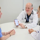 Investigadores de la UMH de Elche desarrollan una app que facilita a personas con inmunodeficiencias autogestionar su enfermedad. Investigadores de la UMH de Elche desarrollan una app que facilita a personas con inmunodeficiencias autogestionar su enfermedad.