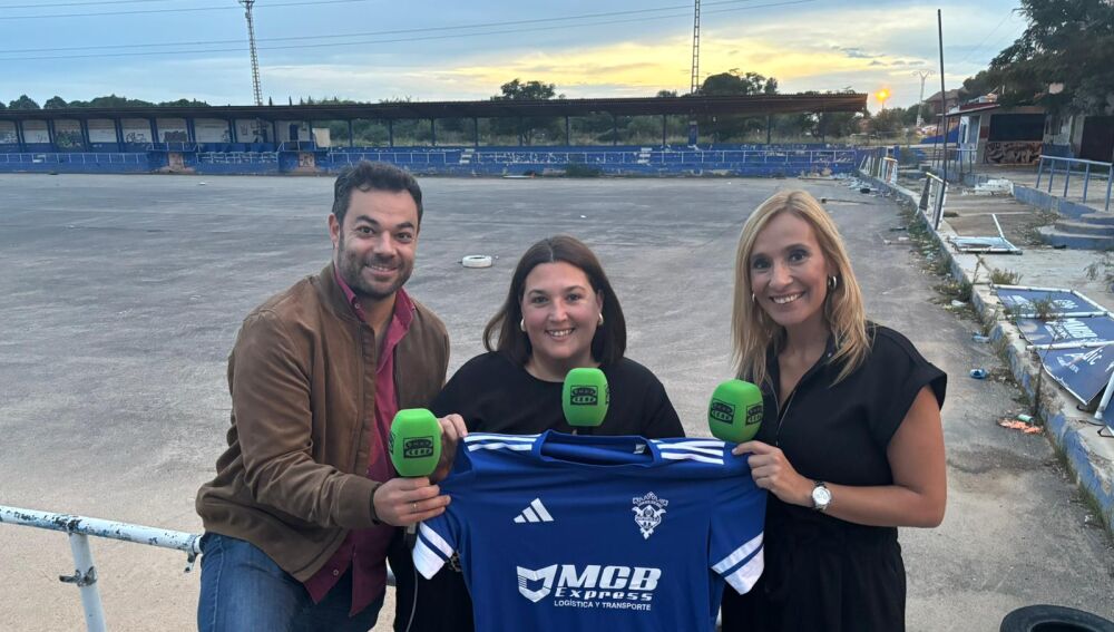 La presidenta del Paiporta CF, Carmen Sanchís, en Radioestadio Noche