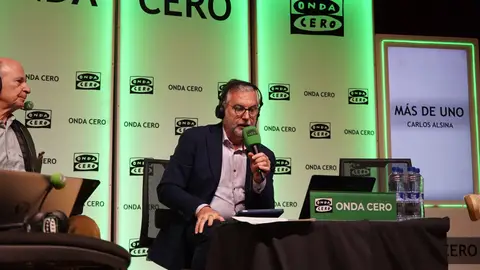 Carlos Alsina, durante el programa especial desde Paiporta Carlos Alsina, durante el programa especial desde Paiporta/ Tomás Sanjuán