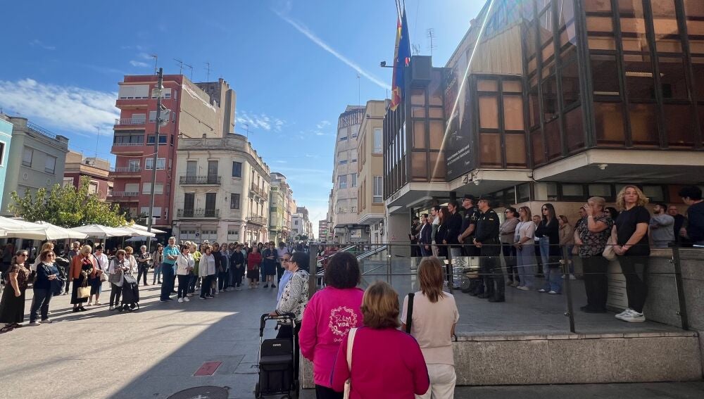 Minuto de silencio por las víctima de la dana en Benifaió