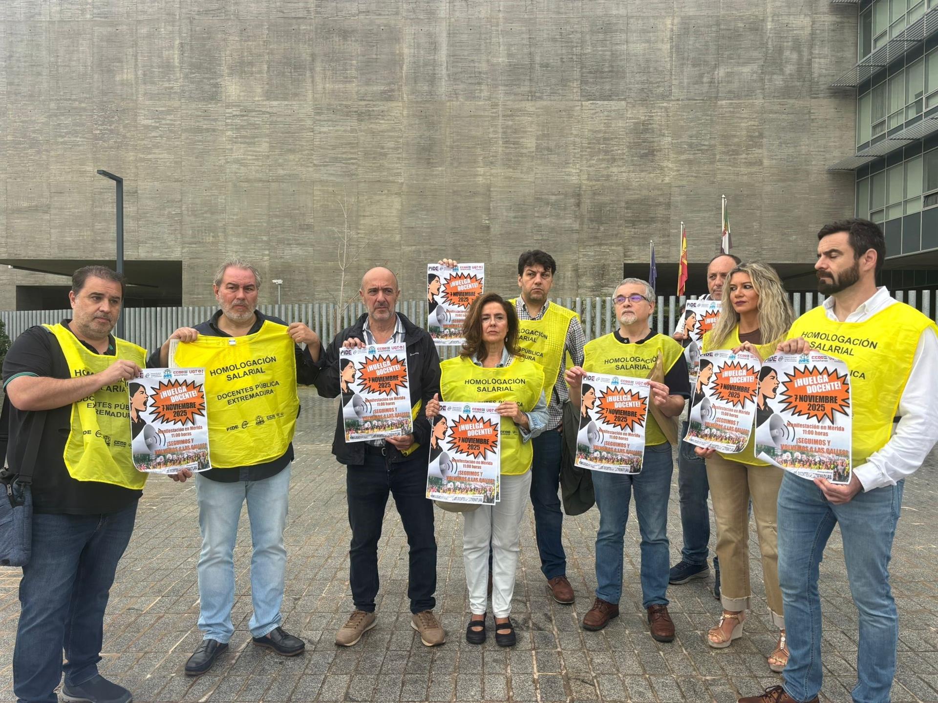 Los sindicatos docentes aplazan la huelga prevista para el 7 de noviembre tras el adelanto electoral Los sindicatos docentes aplazan la huelga prevista para el 7 de noviembre tras el adelanto electoral