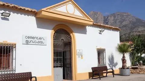 Los cementerios de la Marina Baixa se preparan para el Día de Todos los Santos con horarios especiales y servicios reforzado Los cementerios de la Marina Baixa se preparan para el Día de Todos los Santos con horarios especiales y servicios reforzado