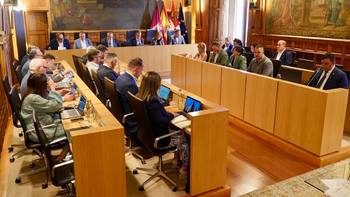 Más de un año para resolver las ayudas a las juntas vecinales: la Diputación lleva a pleno una prórroga del Plan 24-25 al pasarse del plazo establecido Más de un año para resolver las ayudas a las juntas vecinales: la Diputación lleva a pleno una prórroga del Plan 24-25 al pasarse del plazo establecido