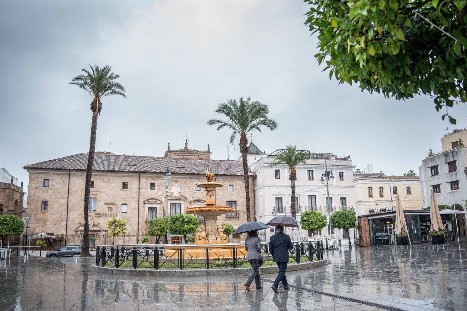 El Ayuntamiento de Mérida aconseja no circular ni pasear por zonas arboladas, parques o jardines por la alerta de lluvia El Ayuntamiento de Mérida aconseja no circular ni pasear por zonas arboladas, parques o jardines por la alerta de lluvia