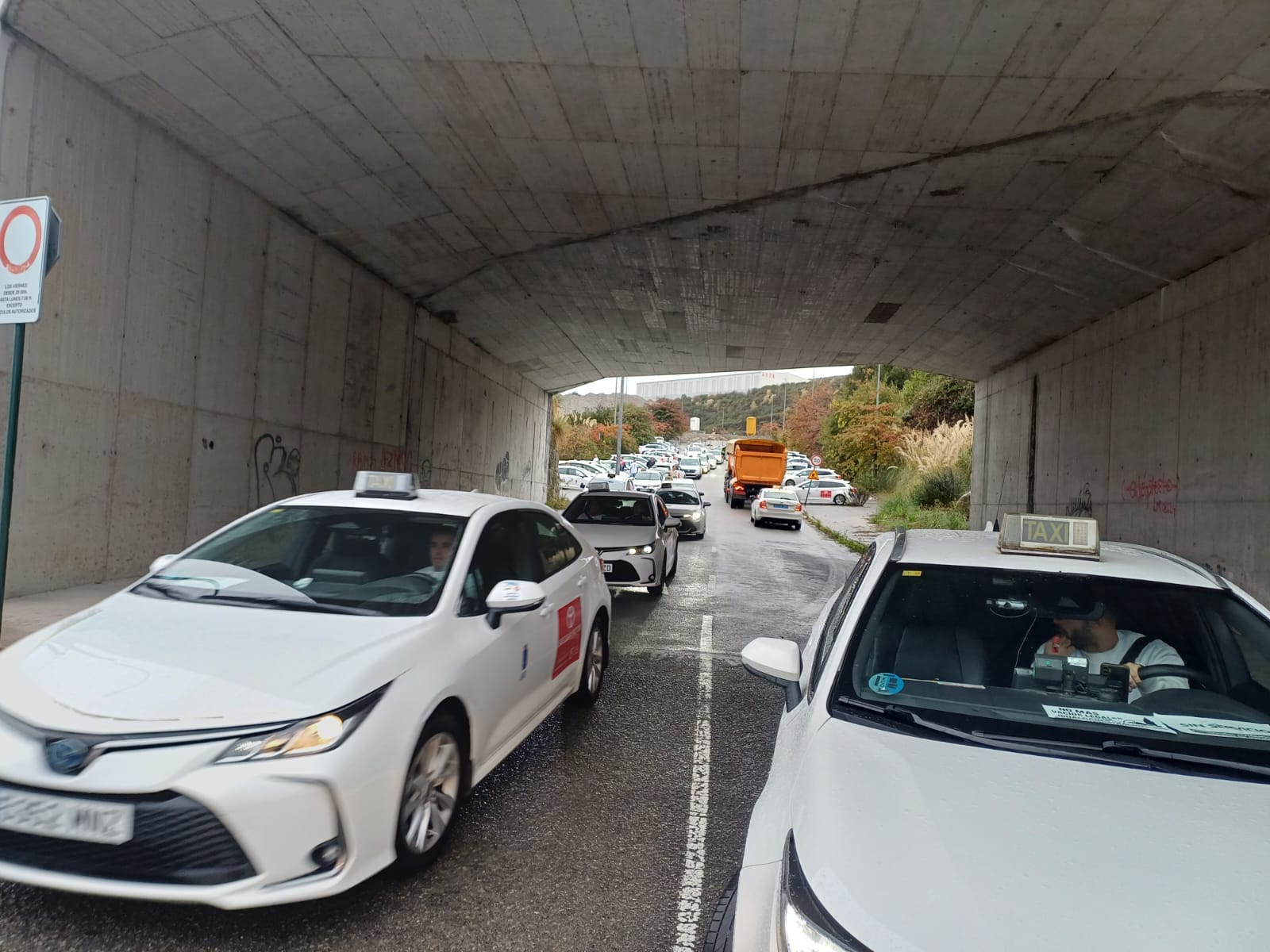 Los colectivos de taxistas de A Coruña muestran su satisfacción con el borrador de acuerdo con Culleredo para trabajar en Alvedro Los colectivos de taxistas de A Coruña muestran su satisfacción con el borrador de acuerdo con Culleredo para trabajar en Alvedro
