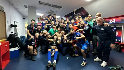 El Extremadura se "merienda" en el Francisco de las Heras a las Palmas y se paga otra Ronda de la Copa del Rey El Extremadura se "merienda" en el Francisco de las Heras a las Palmas y se paga otra Ronda de la Copa del Rey