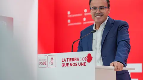 Gallardo será candidato del PSOE sin primarias y "convencido" de que Guardiola "se come los turrones en su casa" Gallardo será candidato del PSOE sin primarias y "convencido" de que Guardiola "se come los turrones en su casa"