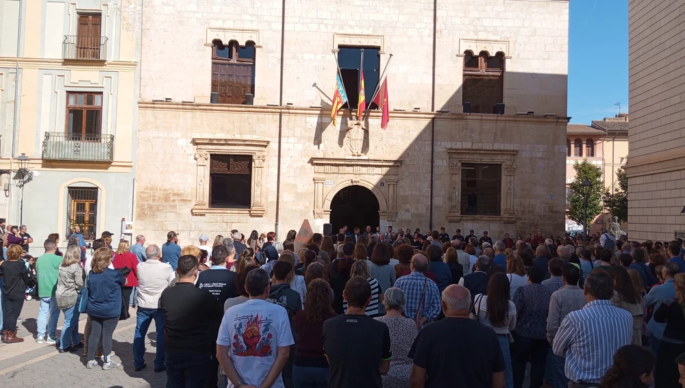 Acto de homenaje a las víctimas de la dana en Alzira Acto de homenaje a las víctimas de la dana en Alzira