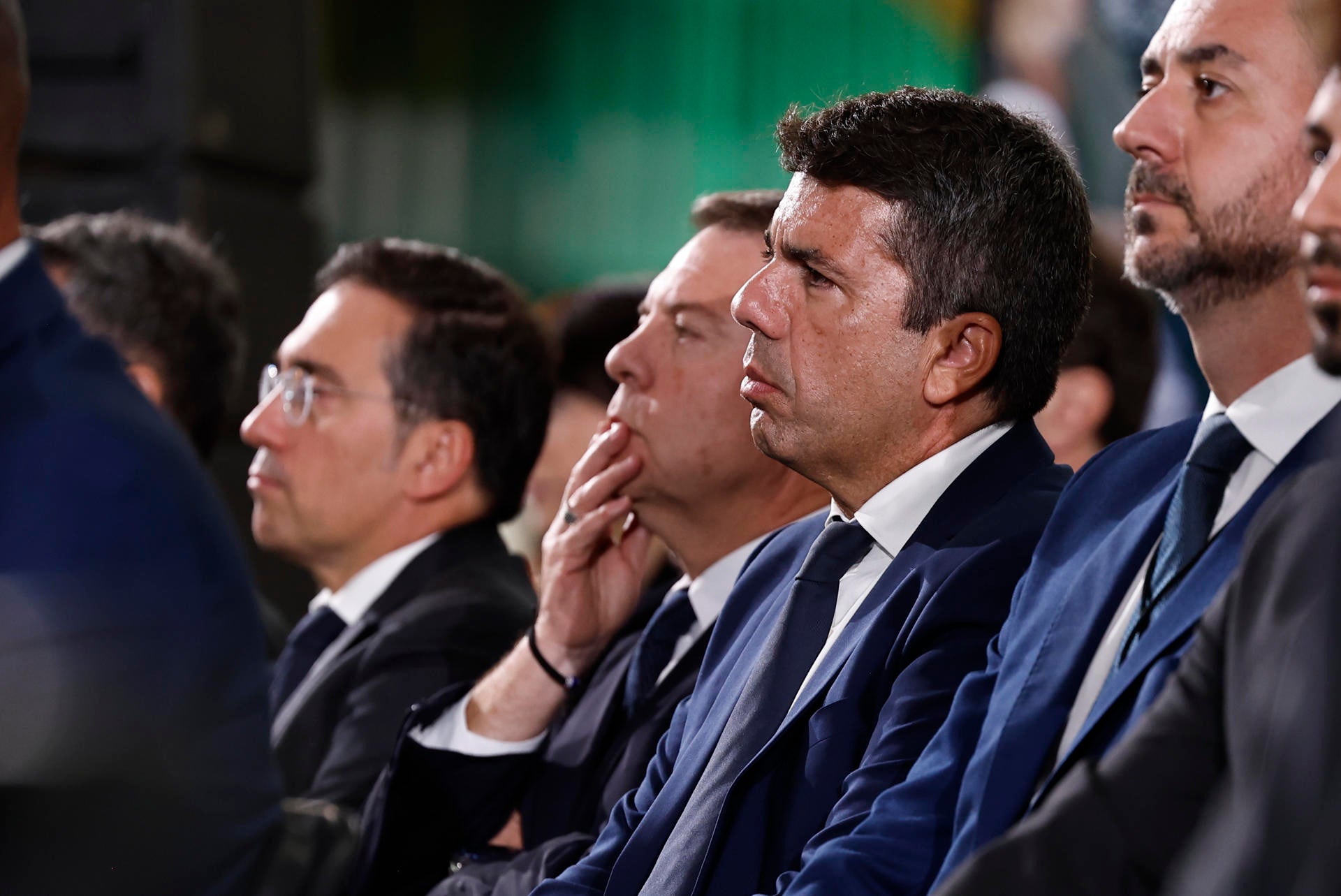 Gritos e insultos a Mazón antes del comienzo del funeral de Estado por la dana: "Asesino, sinvergüenza" Gritos e insultos a Mazón antes del comienzo del funeral de Estado por la dana: "Asesino, sinvergüenza"