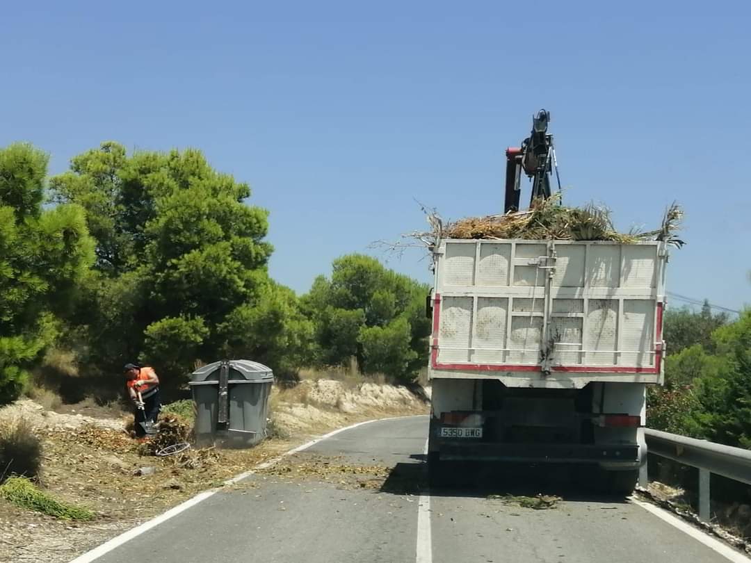 Se duplican los medios para la recogida de escombros, enseres y poda abandonados en la vía pública Se duplican los medios para la recogida de escombros, enseres y poda abandonados en la vía pública
