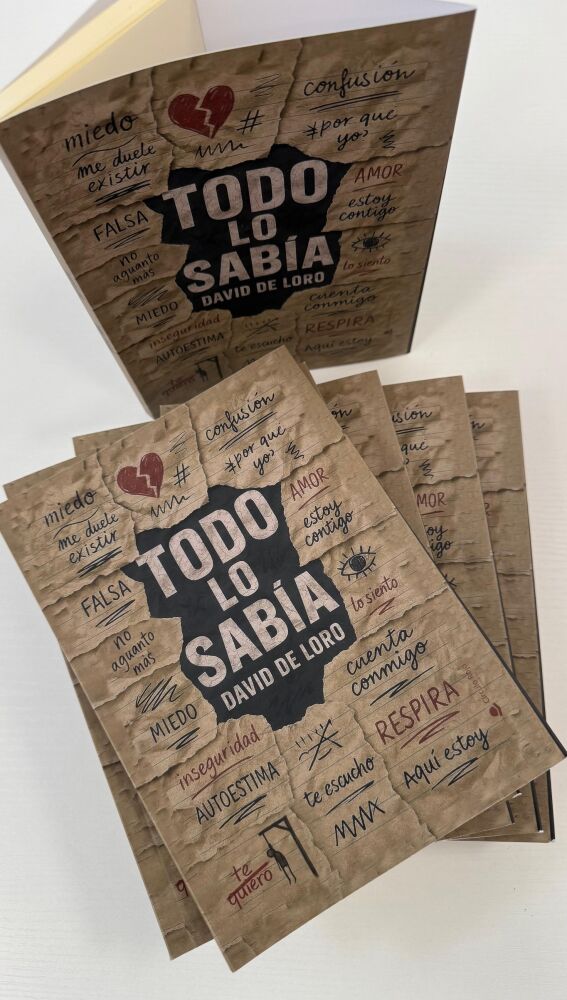 El fotógrafo y cineasta David de Loro presenta 'Todo lo sabía', su primer trabajo literario