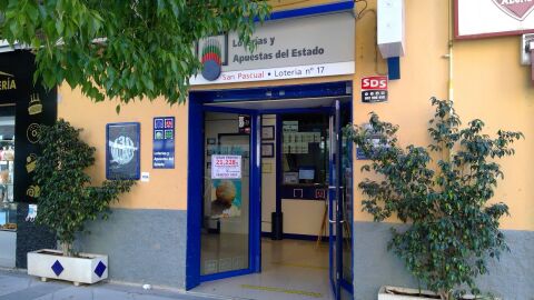 Imagen de archivo de la Administraci&oacute;n de Loter&iacute;a de Elche que ha sellado el boleto premiado en el sorteo de Euromillones.