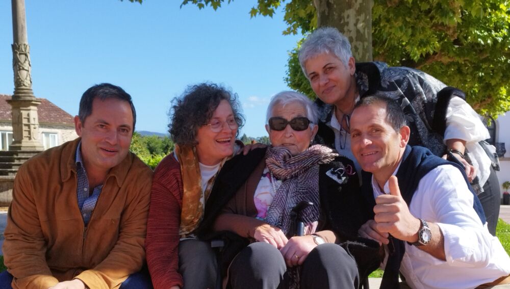Florencio Ramírez Rodríguez, junto a sus hermanos y su madre