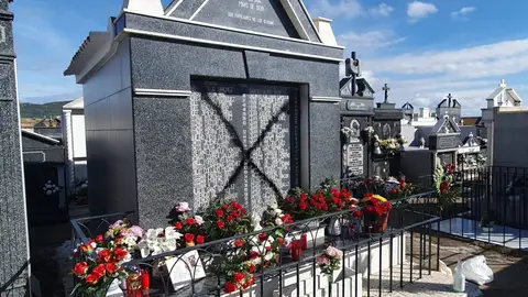 El PSOE extremeño condena el acto vandálico a un monolito en memoria de las víctimas del franquismo en Orellana la Vieja El PSOE extremeño condena el acto vandálico a un monolito en memoria de las víctimas del franquismo en Orellana la Vieja