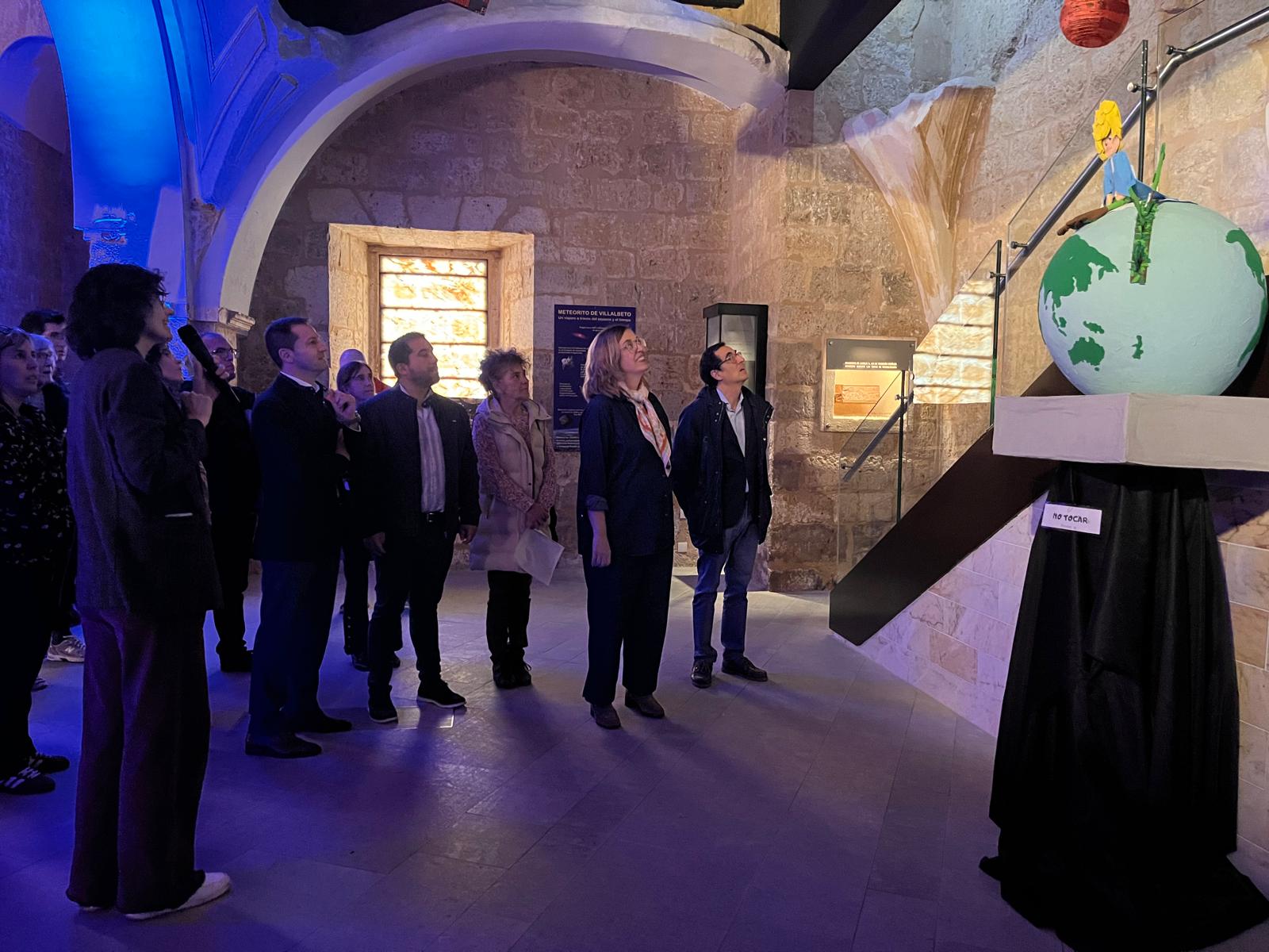 Los usuarios de Fundación Hospitalarias Palencia reinterpretan el cosmos en “Los elementos de la Galaxia”, la nueva exposición de San Pedro Cultural Los usuarios de Fundación Hospitalarias Palencia reinterpretan el cosmos en “Los elementos de la Galaxia”, la nueva exposición de San Pedro Cultural