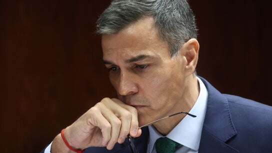 El presidente del Gobierno, Pedro S&aacute;nchez, durante la Comisi&oacute;n de Investigaci&oacute;n sobre el 'caso Koldo', en el Senado, a 30 de octubre de 2025