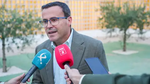 Gallardo acepta la propuesta de RTVE para celebrar un debate electoral y propone que se sumen otro más durante la campaña Gallardo acepta la propuesta de RTVE para celebrar un debate electoral y propone que se sumen otro más durante la campaña