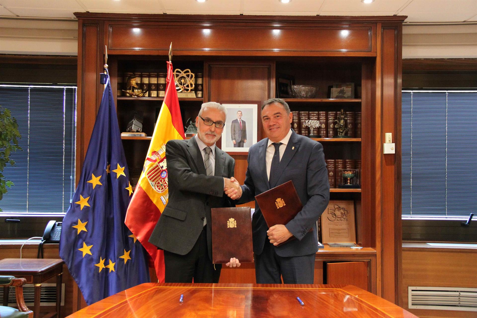 El CSN y Municipios en Áreas con Centrales Nucleares firman un nuevo convenio para reforzar la transparencia El CSN y Municipios en Áreas con Centrales Nucleares firman un nuevo convenio para reforzar la transparencia