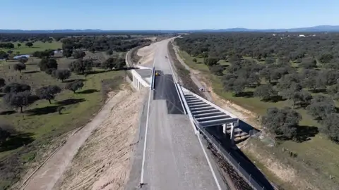 Hitachi gana un contrato clave de 118 millones de euros para un tramo de la alta velocidad en Extremadura Hitachi gana un contrato clave de 118 millones de euros para un tramo de la alta velocidad en Extremadura