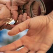 Detenen un home acusat de maltractar el seu fill de set mesos