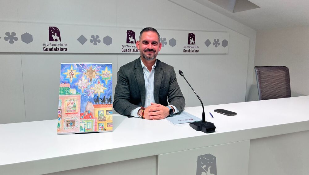 Santiago López, concejal de Festejos de Guadalajara durante la presentación de las novedades de la Navidad 2025-2026