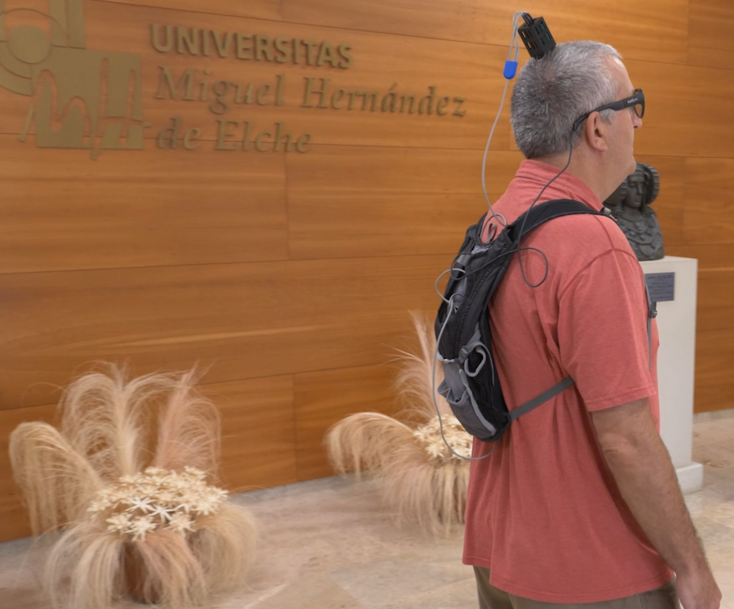 La UMH de Elche desarrolla un sistema de visión artificial que dialoga con el cerebro y lo prueban en dos personas ciegas La UMH de Elche desarrolla un sistema de visión artificial que dialoga con el cerebro y lo prueban en dos personas ciegas