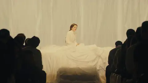 Rosalía se incorpora al final de la Listening Party de LUX en Barcelona | @respectivecollective Rosalía se incorpora al final de la Listening Party de LUX en Barcelona | @respectivecollective