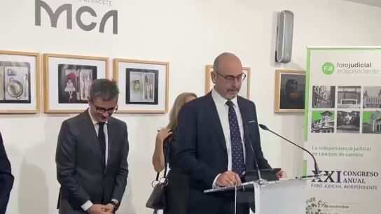 Bola&ntilde;os aguanta durante seis minutos un demoledor discurso que le se&ntilde;ala: "Intentan dome&ntilde;ar al Poder Judicial y hacerlo m&aacute;s complaciente"