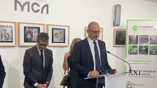 Bolaños aguanta durante seis minutos un demoledor discurso que le señala: "Intentan domeñar al Poder Judicial y hacerlo más complaciente" Bolaños aguanta durante seis minutos un demoledor discurso que le señala: "Intentan domeñar al Poder Judicial y hacerlo más complaciente"