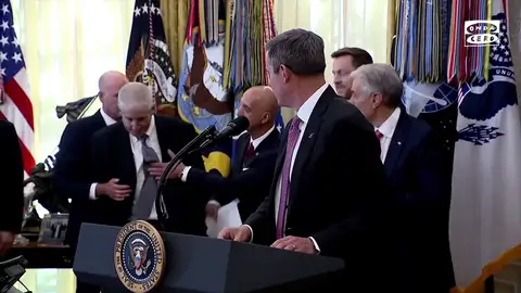 Un ejecutivo de la empresa de Ozempic se desmaya en el Despacho Oval durante una rueda de prensa de Trump Un ejecutivo de la empresa de Ozempic se desmaya en el Despacho Oval durante una rueda de prensa de Trump