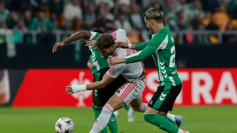 Un lance del Betis-Olympique Lyonnais de este jueves. Un lance del Betis-Olympique Lyonnais de este jueves.